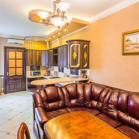 Beautiful Apartment D.Galytskogo Лвив Екстериор снимка