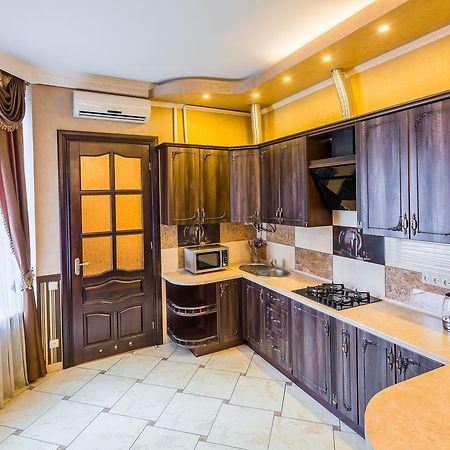 Beautiful Apartment D.Galytskogo Лвив Екстериор снимка