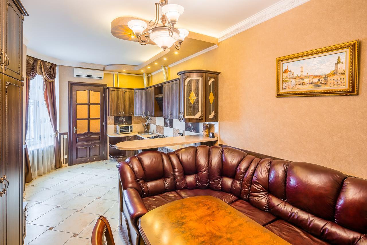 Beautiful Apartment D.Galytskogo Лвив Екстериор снимка