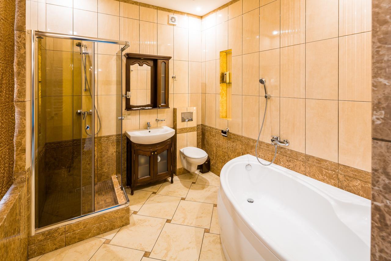 Beautiful Apartment D.Galytskogo Лвив Екстериор снимка