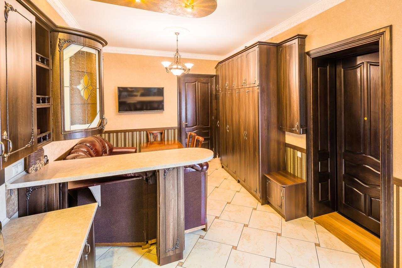 Beautiful Apartment D.Galytskogo Лвив Екстериор снимка