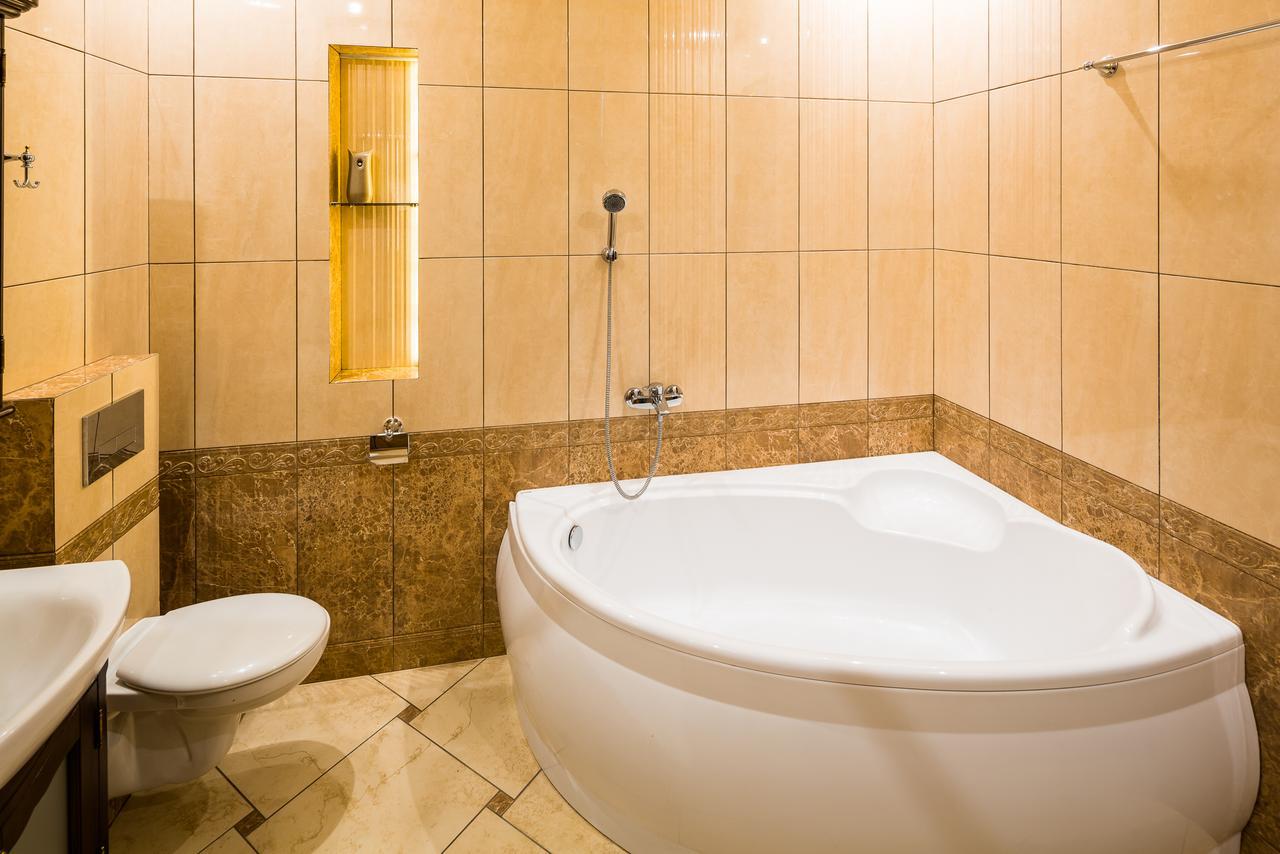 Beautiful Apartment D.Galytskogo Лвив Екстериор снимка